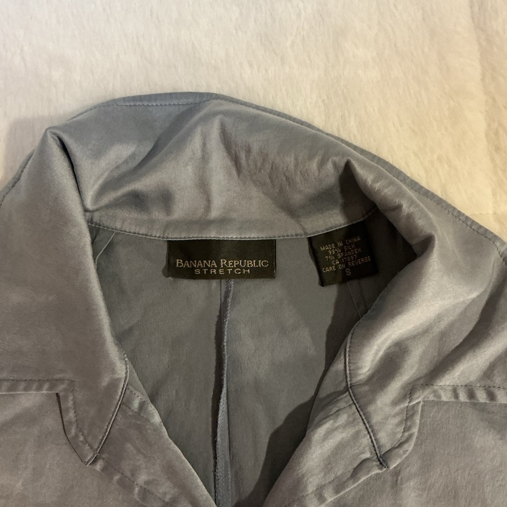 Banana Republic Women's Blue Button-Up Shirt - Picture 6 of 6